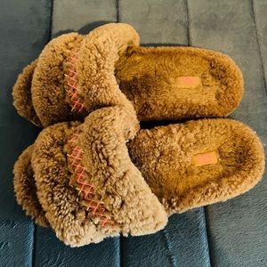 Ugg Cozetta Braid Slippers Size 8. Gently Used